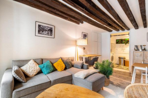 GuestReady - Exposed beams flat near Le Marais